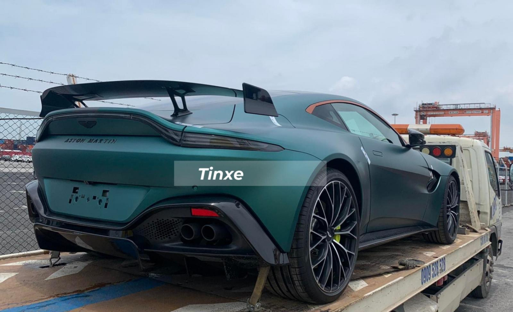 Chi tiết xe thể thao tốc độ Aston Martin Vantage F1 Edition đầu tiên về Việt Nam, giá từ 18,8 tỷ đồng Chi tiết xe thể thao tốc độ Aston Martin Vantage F1 Edition đầu tiên về Việt Nam, giá từ 18,8 tỷ đồng