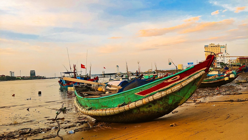 Chuyến hành trình bằng ô tô mang đến cho gia đình anh Trung nhiều trải nghiệm thú vị hơn. Chuyến hành trình bằng ô tô mang đến cho gia đình anh Trung nhiều trải nghiệm thú vị hơn.