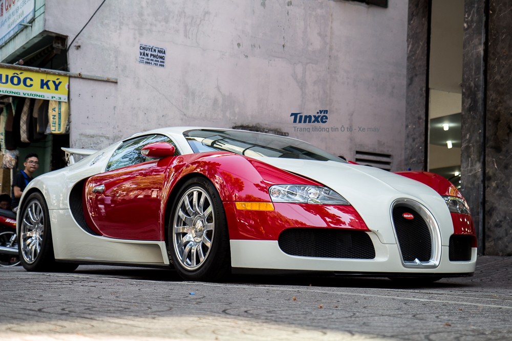 Ngoại hình xe Bugatti Veyron lúc về nước Ngoại hình xe Bugatti Veyron lúc về nước
