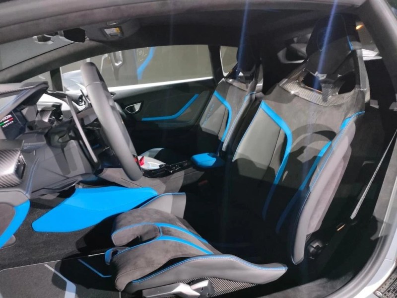 Ghế ngồi kiểu xe đua của Lamborghini Huracan Tecnica Ghế ngồi kiểu xe đua của Lamborghini Huracan Tecnica