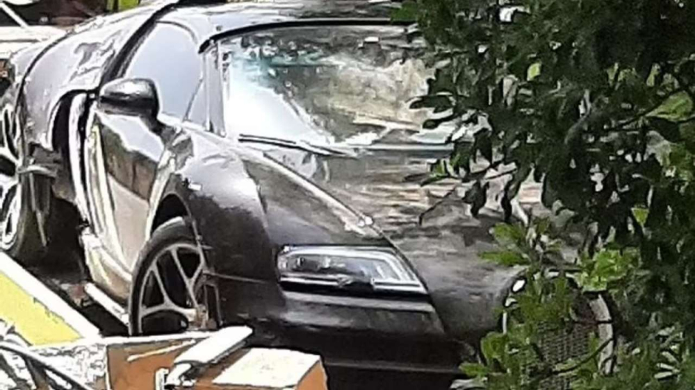 Siêu phẩm Bugatti Veyron Grand Sport Vitesse của tiền đạo Cristiano Ronaldo bị hỏng dưới tay vệ sĩ Siêu phẩm Bugatti Veyron Grand Sport Vitesse của tiền đạo Cristiano Ronaldo bị hỏng dưới tay vệ sĩ