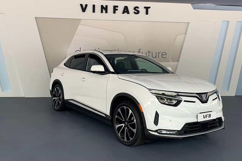 VinFast VF8 đã được đăng kiểm và cấp giấy chứng nhận, chỉ còn đợi ngày giao đến tay khác hàng. VinFast VF8 đã được đăng kiểm và cấp giấy chứng nhận, chỉ còn đợi ngày giao đến tay khác hàng.