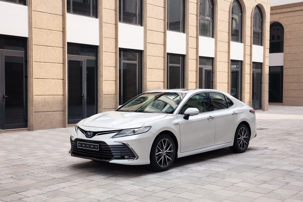 Toyota Camry có giá bán từ 1,05 - 1,441 tỷ đồng. Phiên bản màu ngọc trai sẽ cộng thêm 8 triệu đồng nữa. Toyota Camry có giá bán từ 1,05 - 1,441 tỷ đồng. Phiên bản màu ngọc trai sẽ cộng thêm 8 triệu đồng nữa.