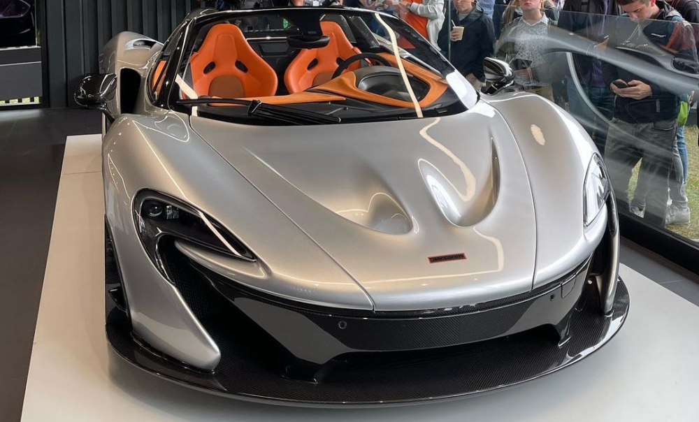 McLaren P1 Spider được chế tạo dựa trên bản Coupe sản xuất 375 xe trên toàn thế giới McLaren P1 Spider được chế tạo dựa trên bản Coupe sản xuất 375 xe trên toàn thế giới