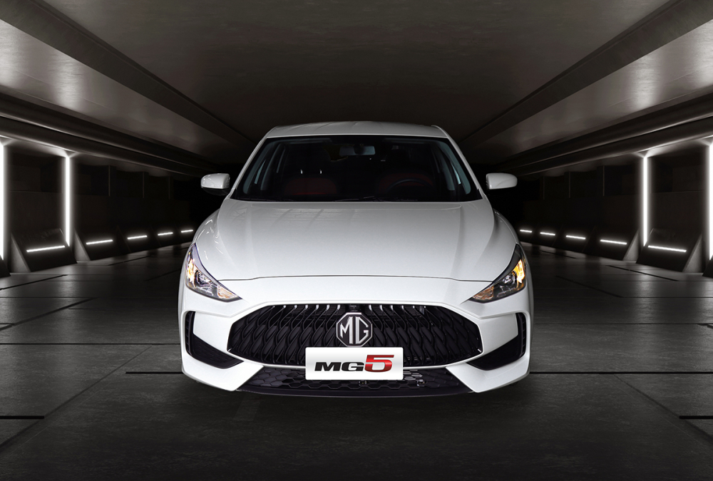 Về vận h&agrave;nh kh&ocirc;ng c&oacute; sự kh&aacute;c biệt giữa MG5 Standard v&agrave; MG5 Lux.