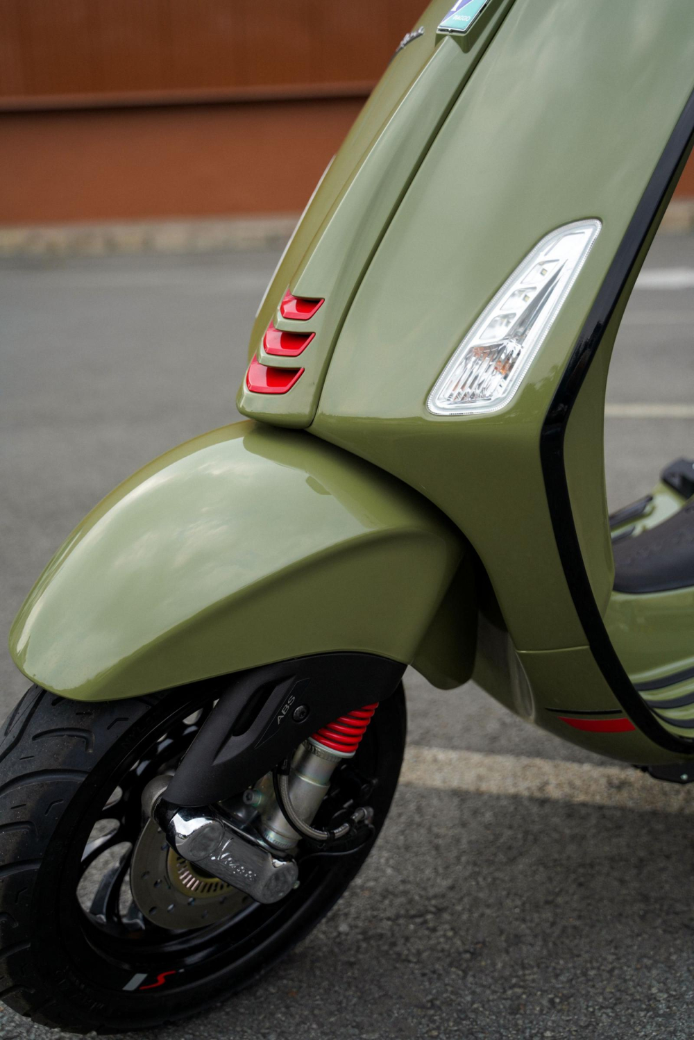 Với sắc màu đa dạng, Vespa Primavera và Vespa Sprint mang đến nhiều lựa chọn cho các Vespista tại Việt Nam.