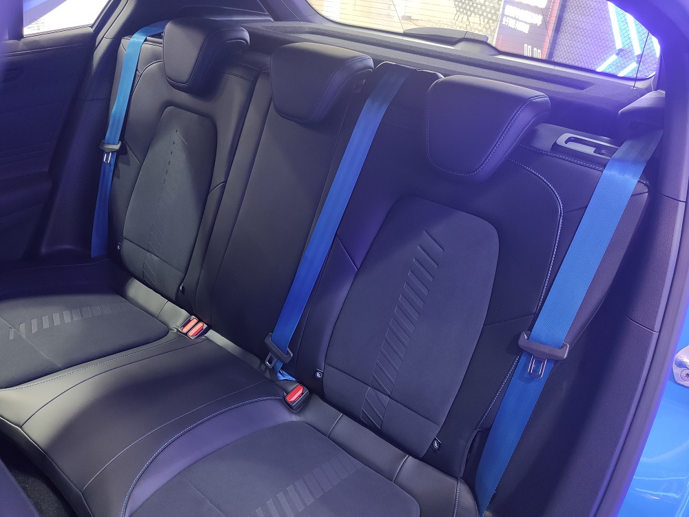 Dây đai an toàn của Ford Focus 2022 bản S Edition cũng tông xuyệt tông với ngoại thất