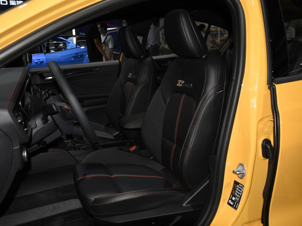 Ghế của Ford Focus 2022 bản ST-Line