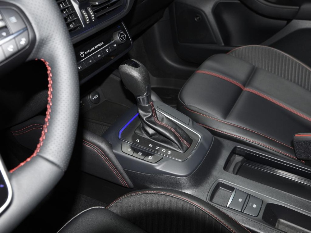 Ford Focus 2022 chuyển về dùng cần số truyền thống