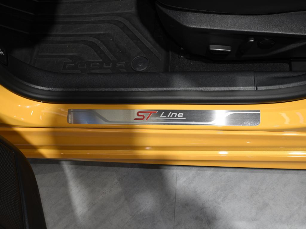 Ốp bậc cửa của Ford Focus 2022 bản ST-Line
