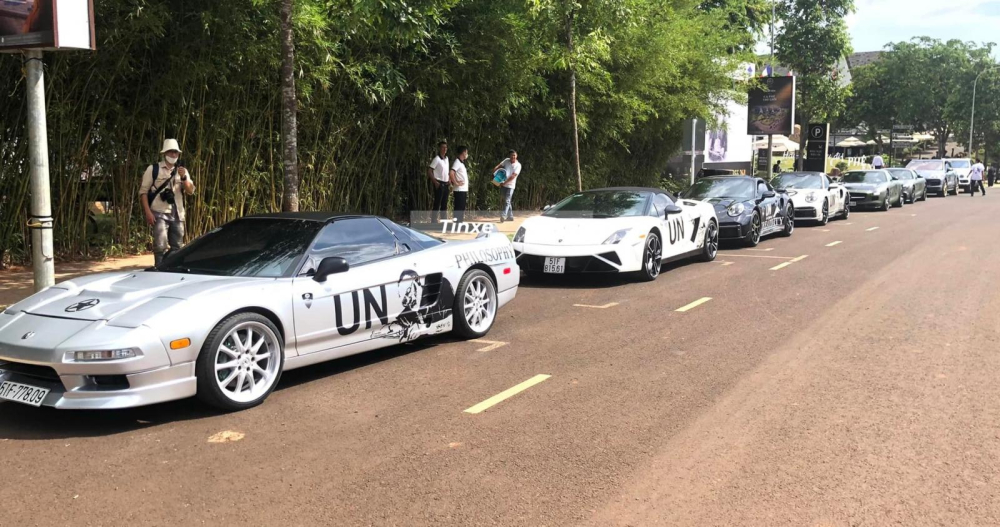 Trong tháng 6 còn diễn ra sự kiện ông Đặng Lê Nguyên Vũ trưng bày dàn siêu xe, xe thể thao và SUV hàng độc của mình Trong tháng 6 còn diễn ra sự kiện ông Đặng Lê Nguyên Vũ trưng bày dàn siêu xe, xe thể thao và SUV hàng độc của mình