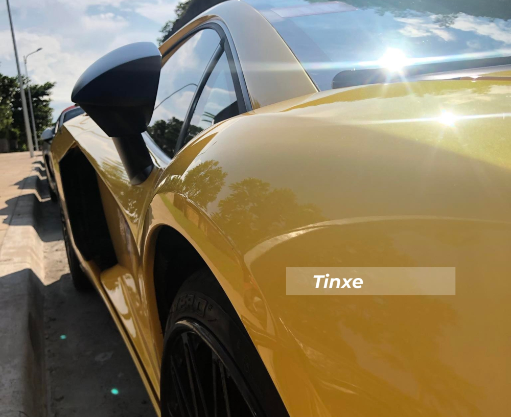 Si&ecirc;u xe giới hạn Lamborghini Aventador SV chỉ c&oacute; 600 xe tr&ecirc;n to&agrave;n thế giới mới xuất hiện tại Nha Trang c&oacute; thời gian tăng tốc từ vị tr&iacute; xuất ph&aacute;t l&ecirc;n 100 km/h nhanh hơn bản ti&ecirc;u chuẩn 0,1 gi&acirc;y khi chỉ mất thời gian 2,8 gi&acirc;y trước khi đạt tốc độ tối đa 350 km/h.