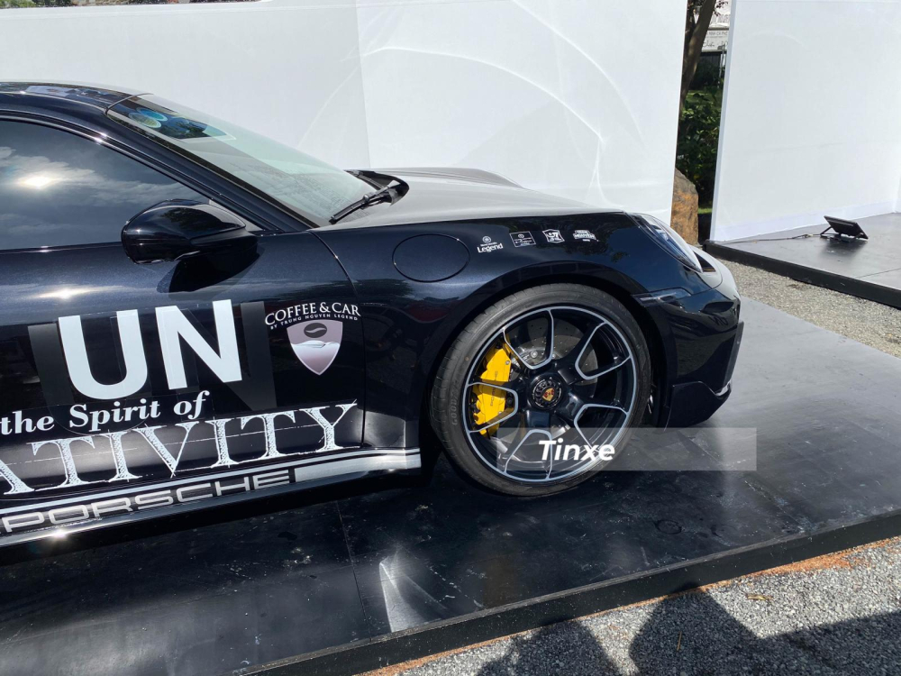 Có thể thấy là khả năng tăng tốc từ 0-100 km/h của dòng xe Porsche 911 Turbo 992 không thua kém gì các siêu xe đắt đỏ như Ferrari F8 Tributo hay Lamborghini Aventador SVJ dù giá bán ra của xe rẻ hơn 10 tỷ đồng đến 45 tỷ đồng.