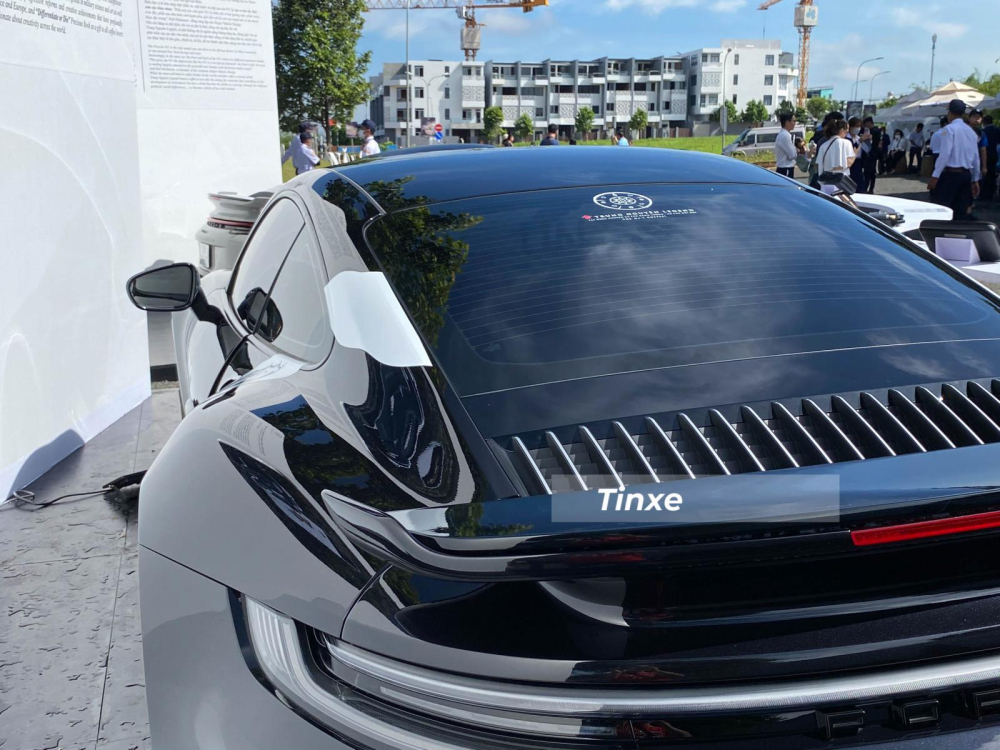 Sức mạnh của xe Porsche 911 Turbo 992 đầu tiên có mặt Việt Nam thuộc sở hữu của nhà sưu tập xe Porsche lớn nhất nước đến từ khối động cơ 6 xi-lanh, dung tích 3.8 lít, sản sinh ra công suất tối đa 572 mã lực và mô-men xoắn cực đại 750 Nm tại vòng tua máy 2.250 - 4.500 vòng/phút.