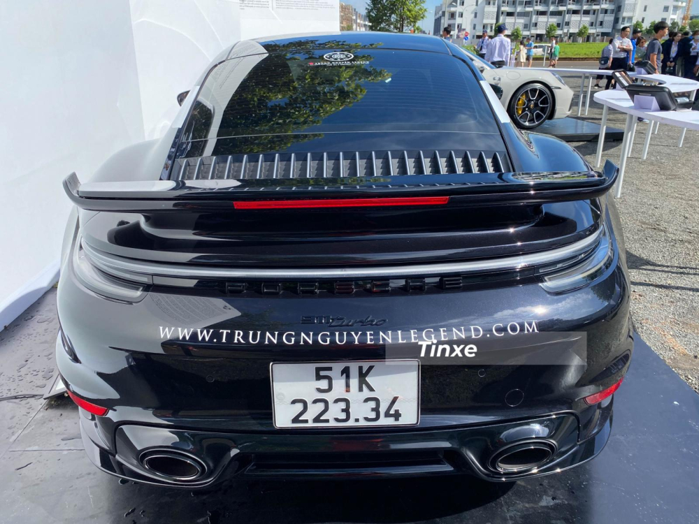 Khám phá các tùy chọn có giá hơn 2 tỷ đồng trên chiếc xe thể thao Porsche 911 Turbo 992 đầu tiên về Việt Nam bao gồm gói Sport design ở ngoại thất có giá 400 triệu đồng