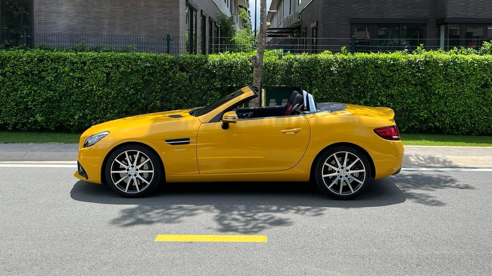 Hàng siêu hiếm như Mercedes-AMG SLC 43 khó lọt khỏi tay ông Đặng Lê Nguyên Vũ, một người đam mê Hàng siêu hiếm như Mercedes-AMG SLC 43 khó lọt khỏi tay ông Đặng Lê Nguyên Vũ, một người đam mê mua siêu xe theo lố chỉ để thỏa mãn thú sưu tầm.