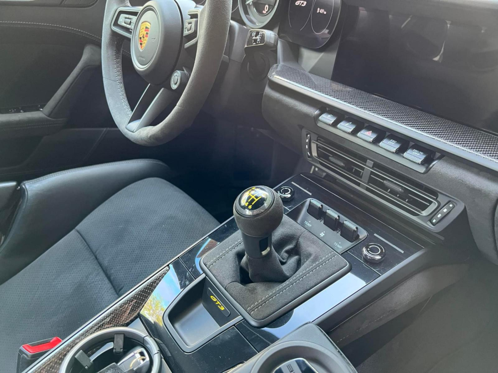 Porsche 911 GT3 thứ 2 của ông Đặng Lê Nguyên Vũ sở hữu số sàn