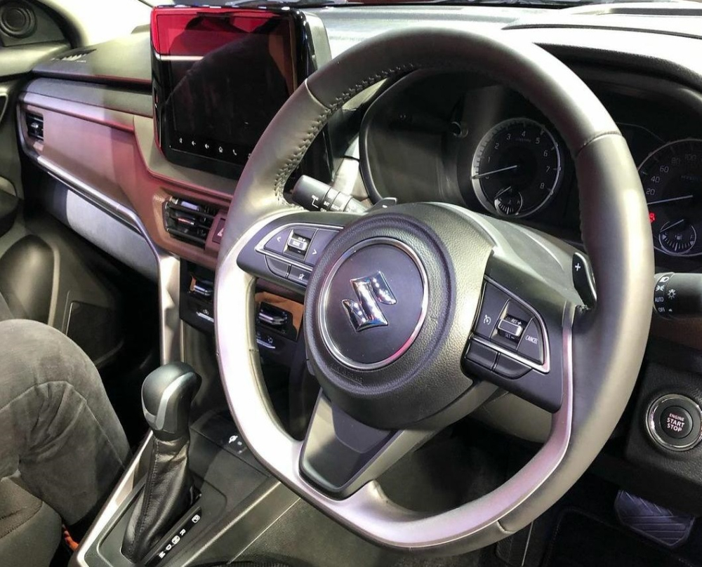 Vô lăng vát đáy thể thao của Suzuki Brezza 2022 Vô lăng vát đáy thể thao của Suzuki Brezza 2022