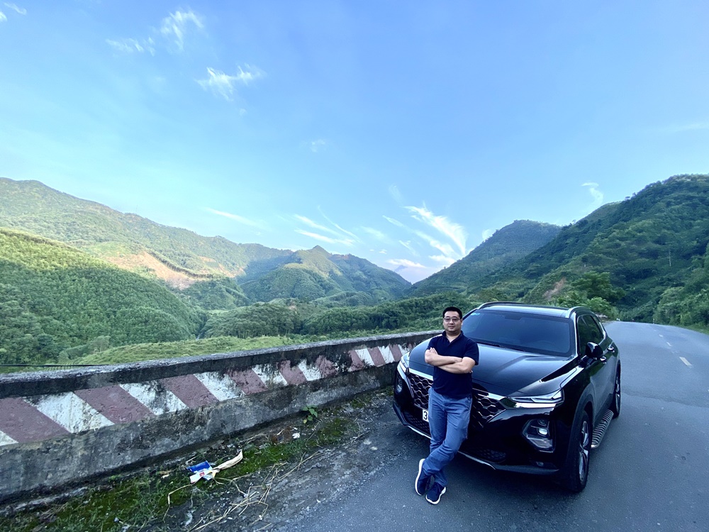 Chiếc xe Hyundai Santa Fe đời 2019 chính là người bạn đồng hành với gia đình anh Nam trong chuyến đi lần này.