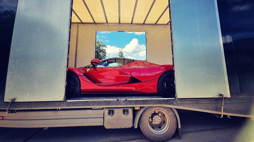 Còn đây là hình ảnh xe Ferrari LaFerrari được đăng tải Còn đây là hình ảnh xe Ferrari LaFerrari được đăng tải