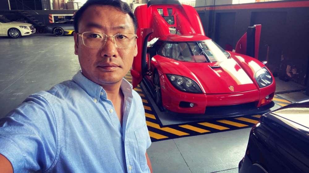 Còn đây là hình ảnh siêu phẩm Koenigsegg CCX của doanh nhân Hải Phòng bất ngờ được vận chuyển vào Sài thành để khám bệnh, phía sau còn có Lamborghini Murcielago và Mercedes-Maybach S600 Pullman Còn đây là hình ảnh siêu phẩm Koenigsegg CCX của doanh nhân Hải Phòng bất ngờ được vận chuyển vào Sài thành để khám bệnh, phía sau còn có Lamborghini Murcielago và Mercedes-Maybach S600 Pullman