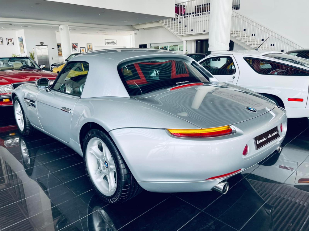 BMW Z8 khiến doanh nhân Việt BMW Z8 khiến doanh nhân Việt thèm khát được rao bán cao hơn cả giá siêu xe mới tinh