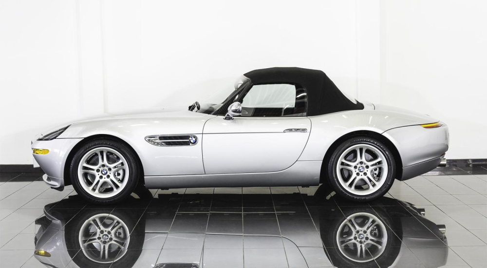 Còn đây là xe BMW Z8 khi lắp mui mềm Còn đây là xe BMW Z8 khi lắp mui mềm