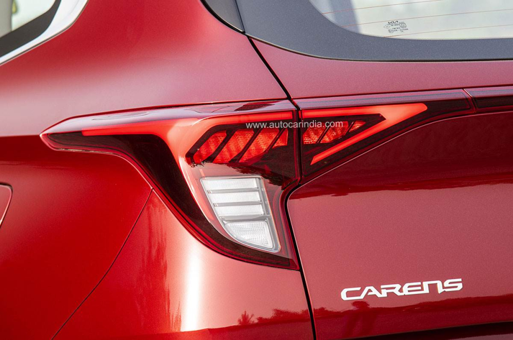 Đèn hậu hình tam giác của Kia Carens 2022 Đèn hậu hình tam giác của Kia Carens 2022
