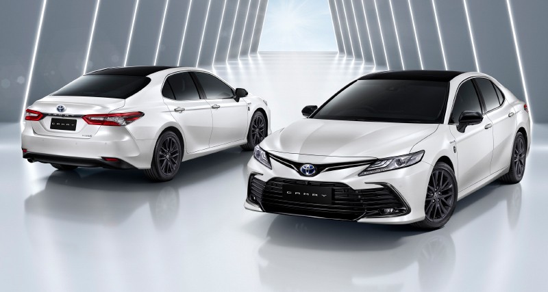 Toyota Camry 60th Anniversary 2022 màu trắng ngọc trai Toyota Camry 60th Anniversary 2022 màu trắng ngọc trai