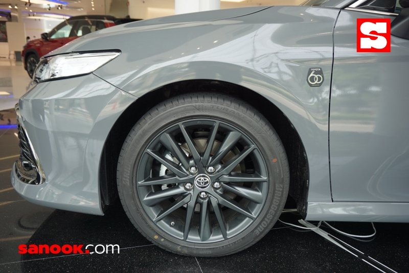 Vành 18 inch của Toyota Camry 60th Anniversary 2022 Vành 18 inch của Toyota Camry 60th Anniversary 2022