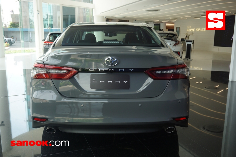 2 ống xả của Toyota Camry 60th Anniversary 2022 2 ống xả của Toyota Camry 60th Anniversary 2022