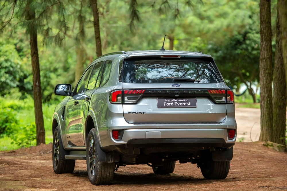 Thiết kế đuôi sau của Ford Everest 2022.