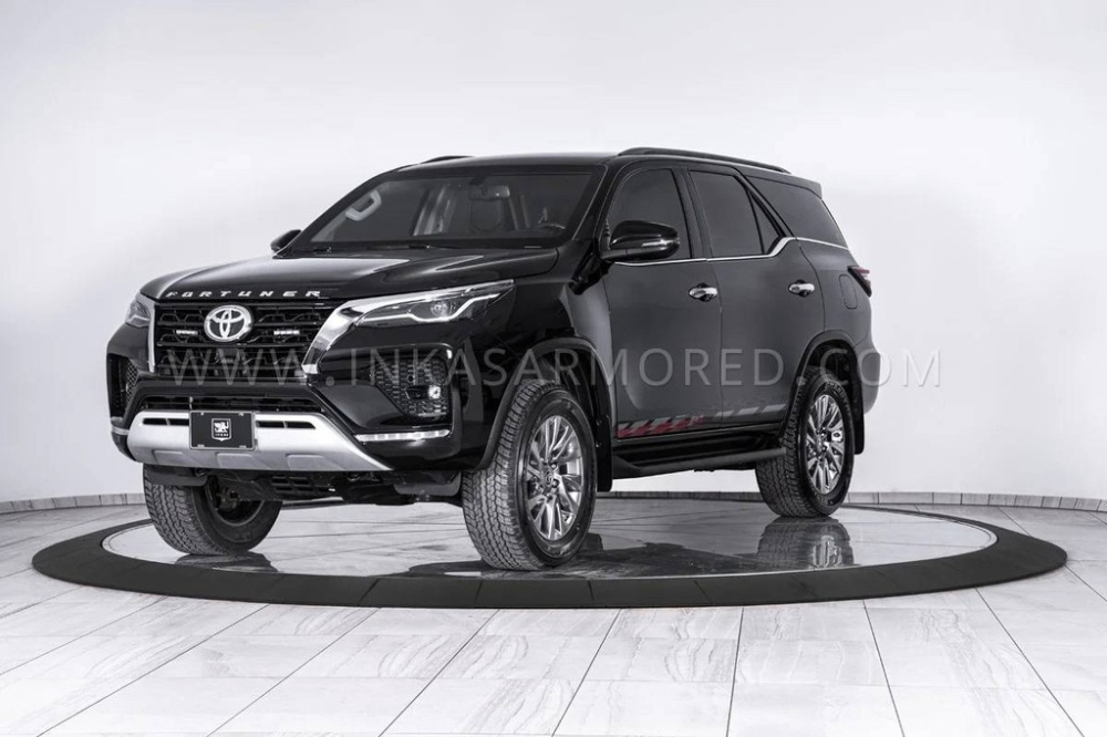 Chiếc Toyota Fortuner bọc thép chống đạn của công ty INKAS