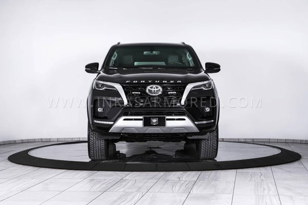 Chiếc Toyota Fortuner này được trang bị lớp bọc thép chống đạn BR6
