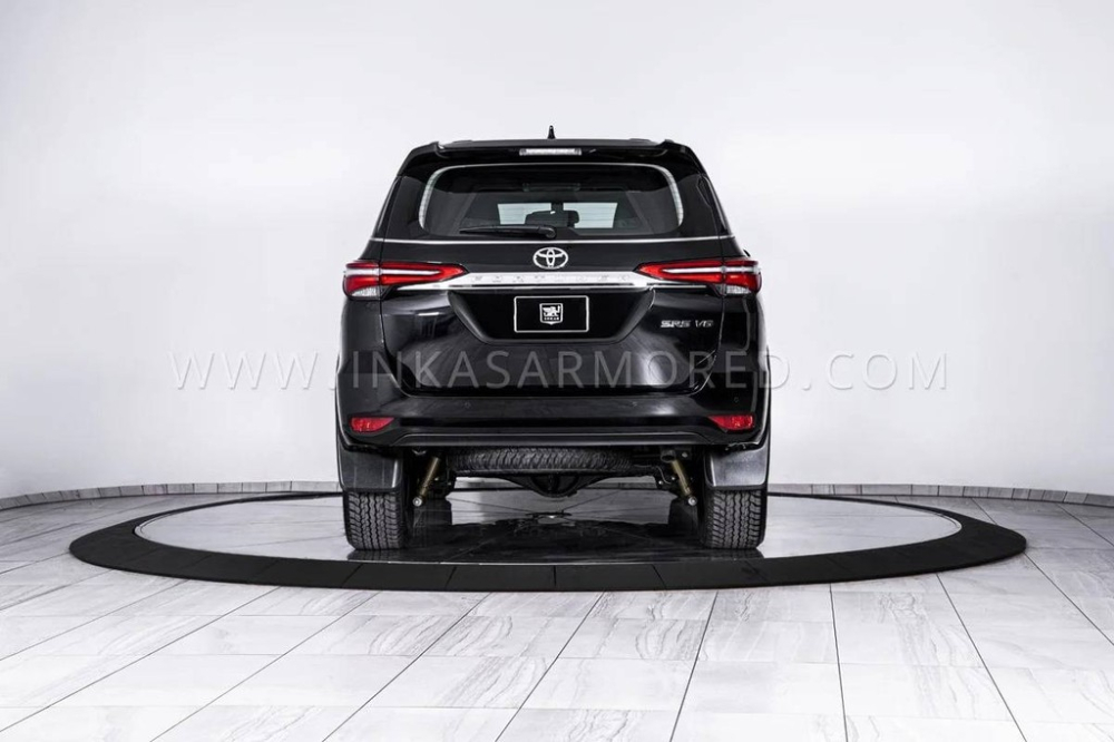 Chiếc Toyota Fortuner bọc thép chống đạn dùng động cơ xăng V6 4.0L