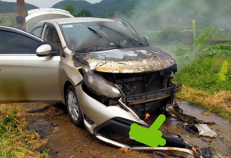 Rơm rạ mắc vào gầm ô tô cũng là nguyên nhân gây hỏa hoạn rất cao. Rơm rạ mắc vào gầm ô tô cũng là nguyên nhân gây hỏa hoạn rất cao.