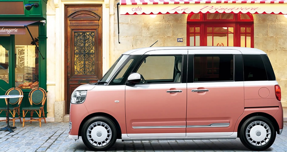 Thiết kế bên sườn của Daihatsu Move Canbus 2022 gần như không có gì mới Thiết kế bên sườn của Daihatsu Move Canbus 2022 gần như không có gì mới
