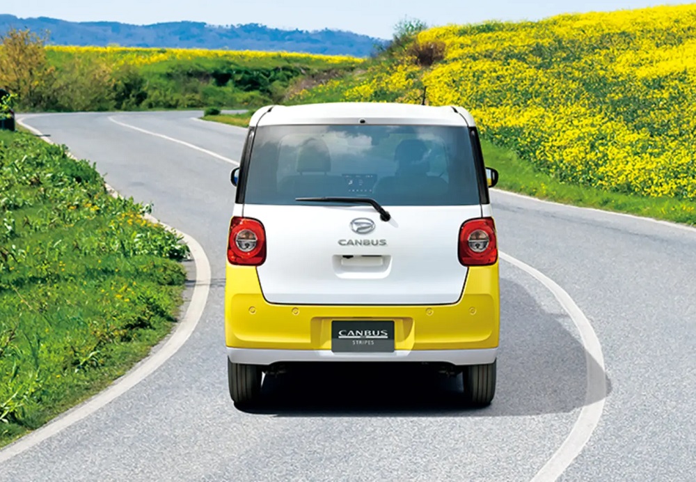 Daihatsu Move Canbus 2022 nhìn từ phía sau Daihatsu Move Canbus 2022 nhìn từ phía sau