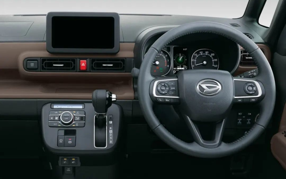 Nội thất trầm hơn của Daihatsu Move Canbus 2022 phiên bản Theory Nội thất trầm hơn của Daihatsu Move Canbus 2022 phiên bản Theory