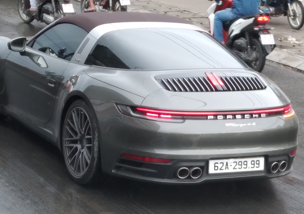 Porsche 911 Targa 4S 992 sở hữu biển số tứ quý 9 Porsche 911 Targa 4S 992 sở hữu biển số tứ quý 9