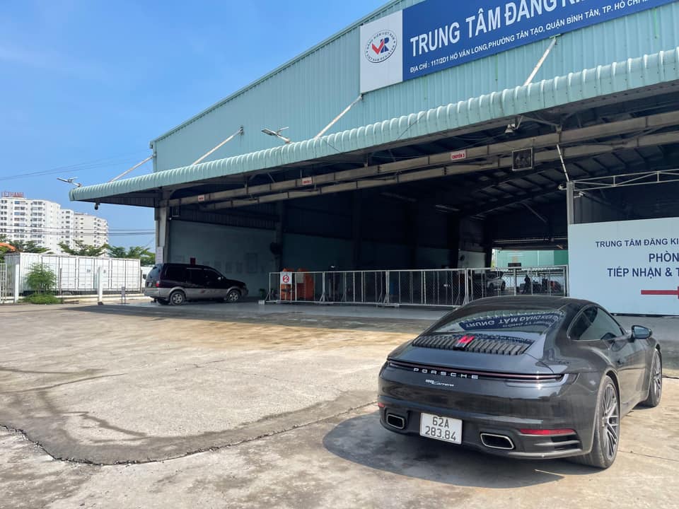 Porsche 911 Carrera đeo biển số của tỉnh Long An Porsche 911 Carrera đeo biển số của tỉnh Long An