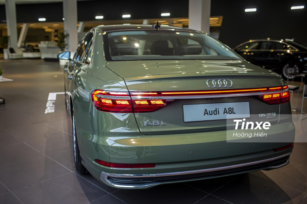 Dải đ&egrave;n LED ph&iacute;a sau Audi A8L