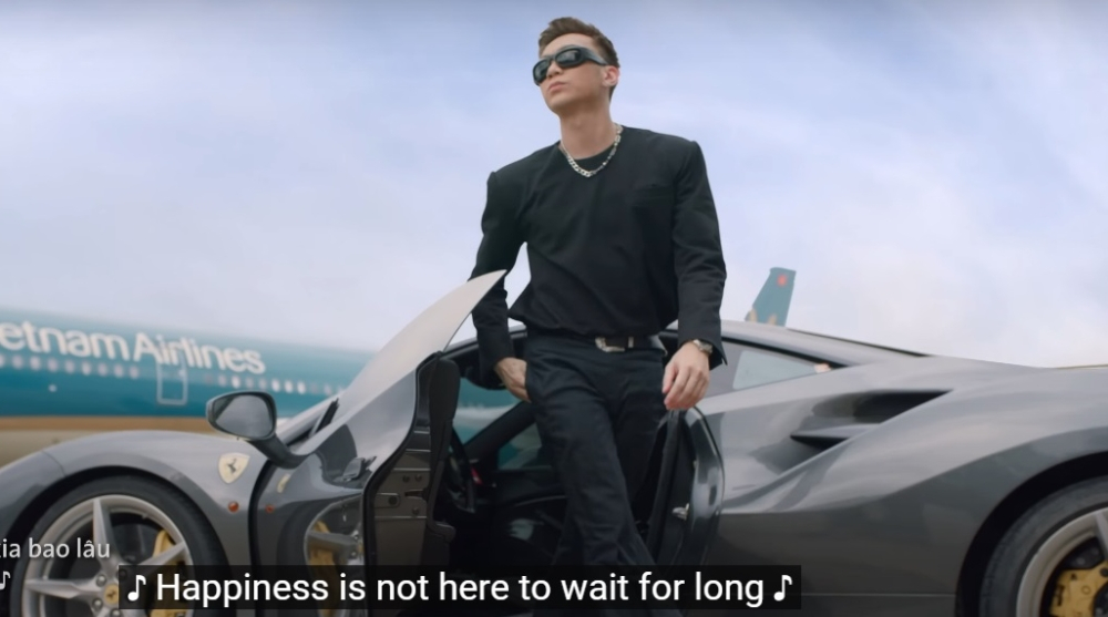 Soobin Hoàng Sơn bước ra từ khoang lái siêu xe Ferrari 488 GTB Soobin Hoàng Sơn bước ra từ khoang lái siêu xe Ferrari 488 GTB