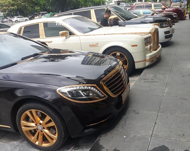 Dàn xe biển tứ quý, ngũ quý cực khủng của đại gia buôn lợn Hải Dương xuất hiện tại Hạ Long Dàn xe biển tứ quý, ngũ quý cực khủng của đại gia buôn lợn Hải Dương xuất hiện tại Hạ Long
