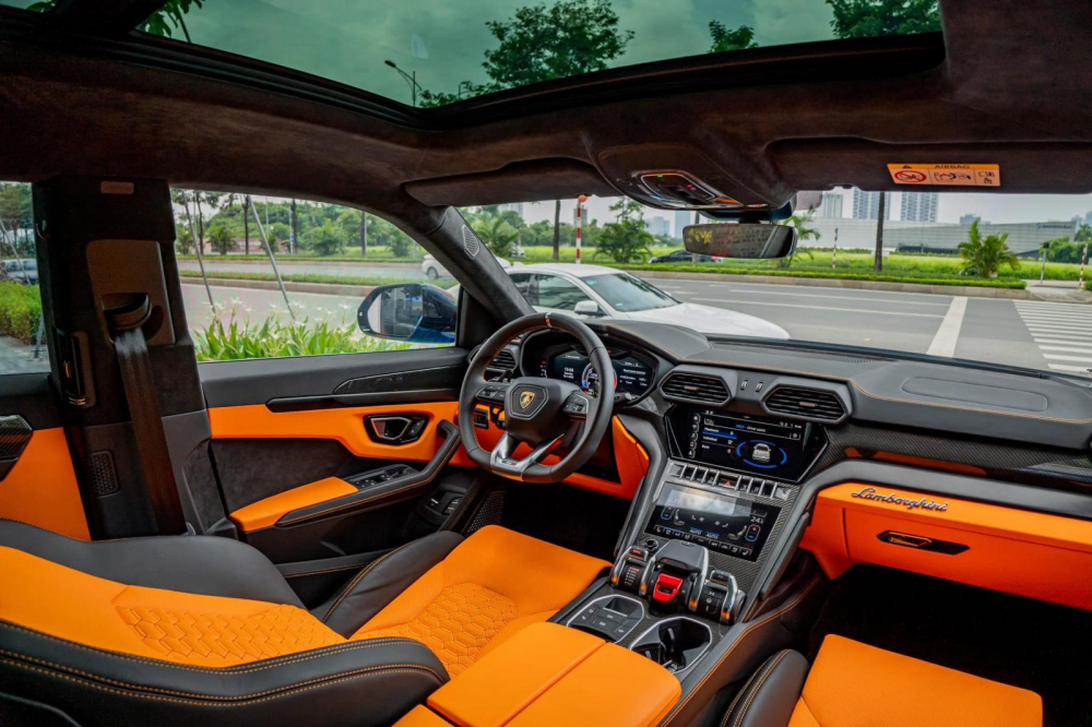 Muốn trải nghiệm xe Lamborghini Urus màu xanh và nội thất cam này, khách hàng phải chi ra 23,5 tỷ đồng Muốn trải nghiệm xe Lamborghini Urus màu xanh và nội thất cam này, khách hàng phải chi ra 23,5 tỷ đồng