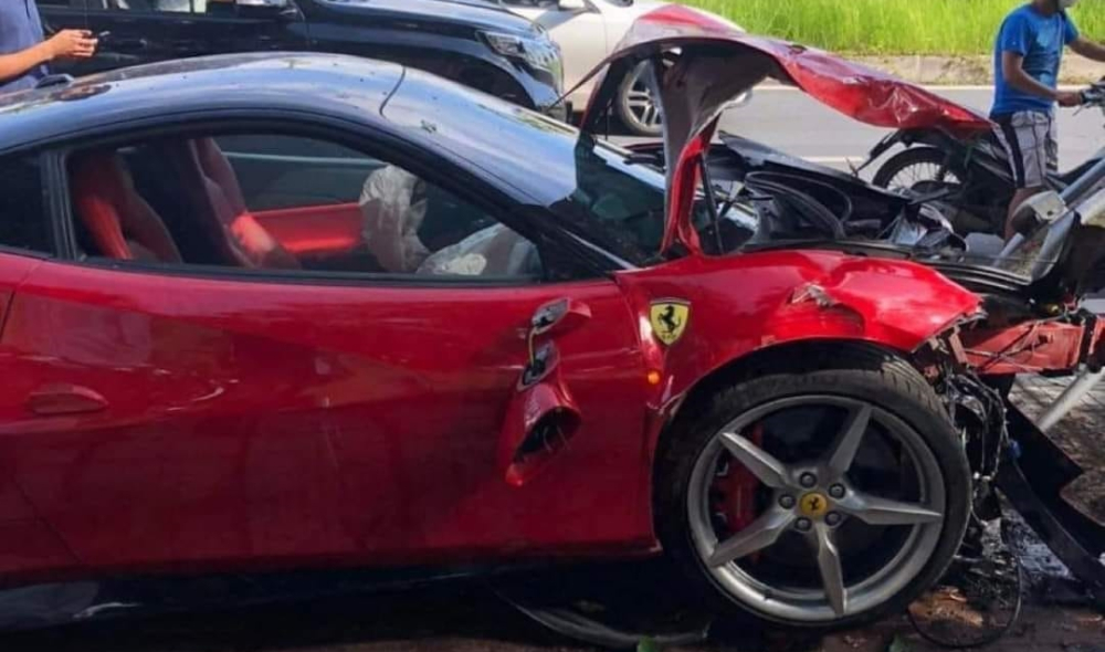 Một số hình ảnh vụ tai nạn xe Ferrari 488 GTB tại Hà Nội Một số hình ảnh vụ tai nạn xe Ferrari 488 GTB tại Hà Nội