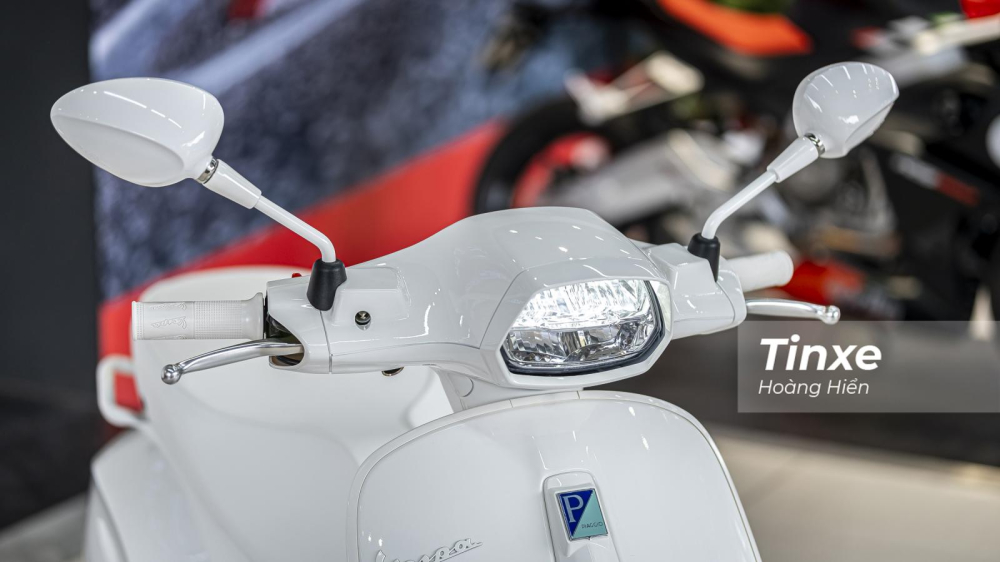 Đèn LED 2 tầng là trang bị tiêu chuẩn của Vespa Sprint.