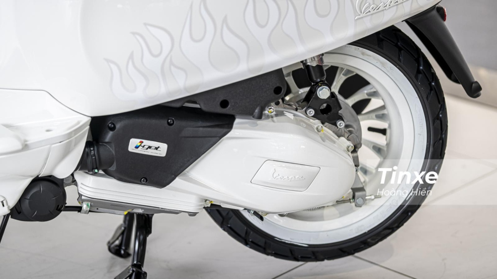 Đi kèm với Vespa Sprint phiên bản Justin Bieber vẫn là động cơ quen thuộc iGet với 2 tuỳ chọn 125cc và 150cc.