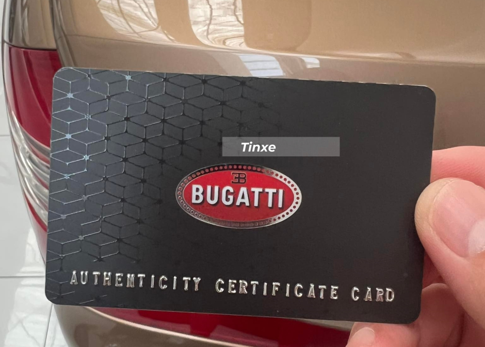 V&agrave; cả 1 tấm card x&aacute;c nhận ch&iacute;nh h&atilde;ng