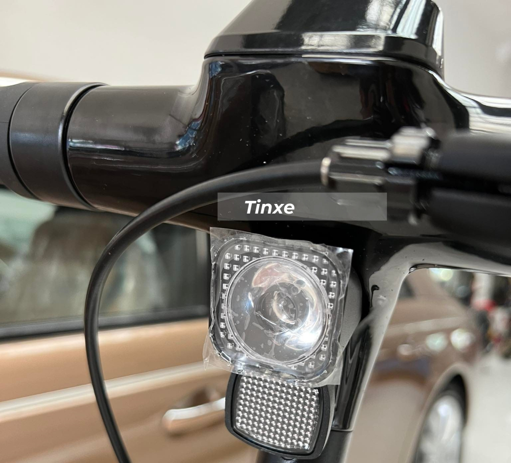 Đ&egrave;n LED của xe Bugatti Scooter 